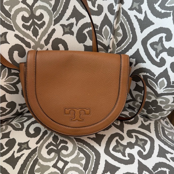 Tory Burch Handbags - Tory Burch Brown Leather Crossbody Saddlebag.